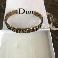 Цена на гривна с лого на Dior от месинг