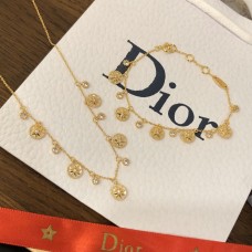 Дамски обеци Christian Dior Rose Des Vents с пет мотива, осемлъчева звезда и диаманти, бели MOP, позлатени с жълто злато