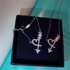 Колие с висулка Tiffany Palomas Graffiti Heart Arrow Crystals, сребро/розово злато