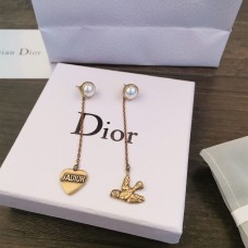 Обеци Dior JAdior с асиметрични висулки с дълги пискюли и месингови бели детайли