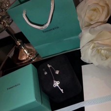 Обеци Tiffany Keys Enchant Tassel с асиметрични висящи елементи, бижута САЩ