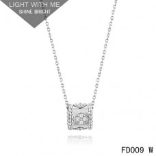 Колие с висулка Van Cleef Arpels Perlee Clover от бяло злато с диаманти