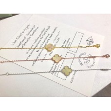 Гривна Van Cleef Arpels Alhambra от жълто злато, седеф