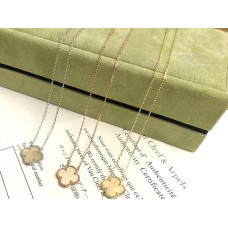 Висулка Van Cleef Arpels Alhambra от жълто злато, седеф