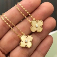 Висулка Van Cleef Arpels Alhambra от жълто злато, седеф с диамант